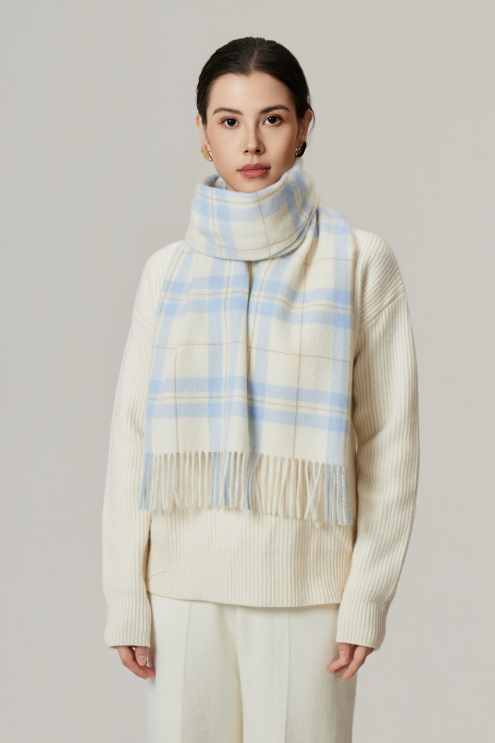 Écharpe Femme en Laine – Motif à Carreaux et Franges