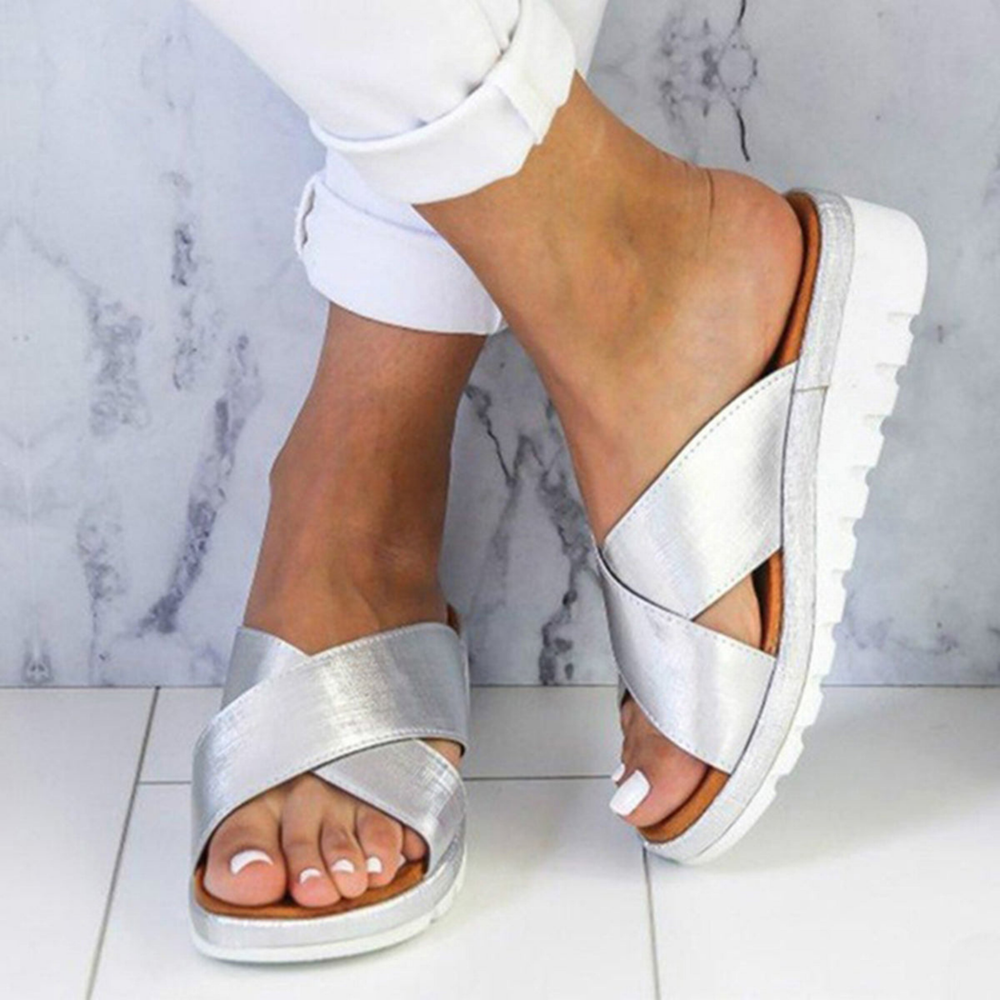 Sandales Suzanne pour femme à confort et maintien optimal, démarche naturelle et coupe ergonomique adaptée aux longues journées.