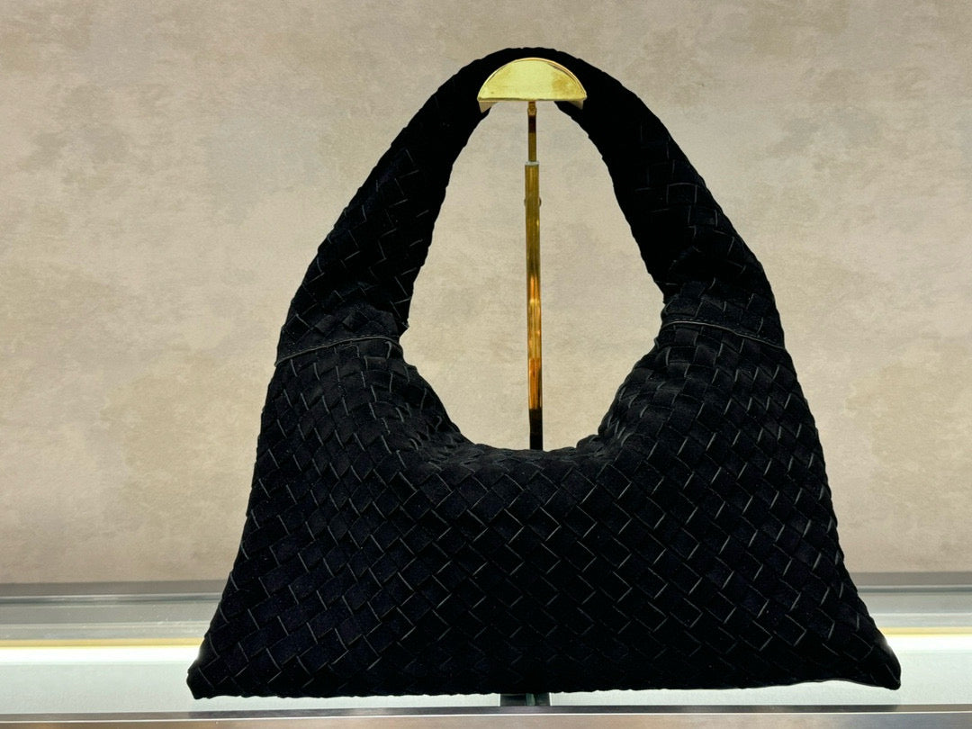 Hobo-Handtasche für Damen aus geflochtenem Wildleder mit breitem Riemen