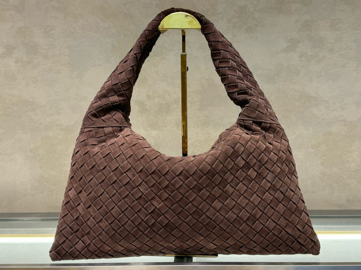 Hobo-Handtasche für Damen aus geflochtenem Wildleder mit breitem Riemen