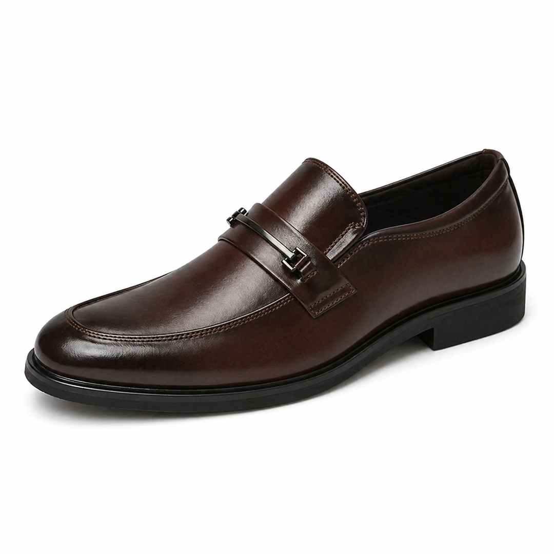 Herren-Loafer aus Leder mit Metallschnalle und abgerundeter Spitze