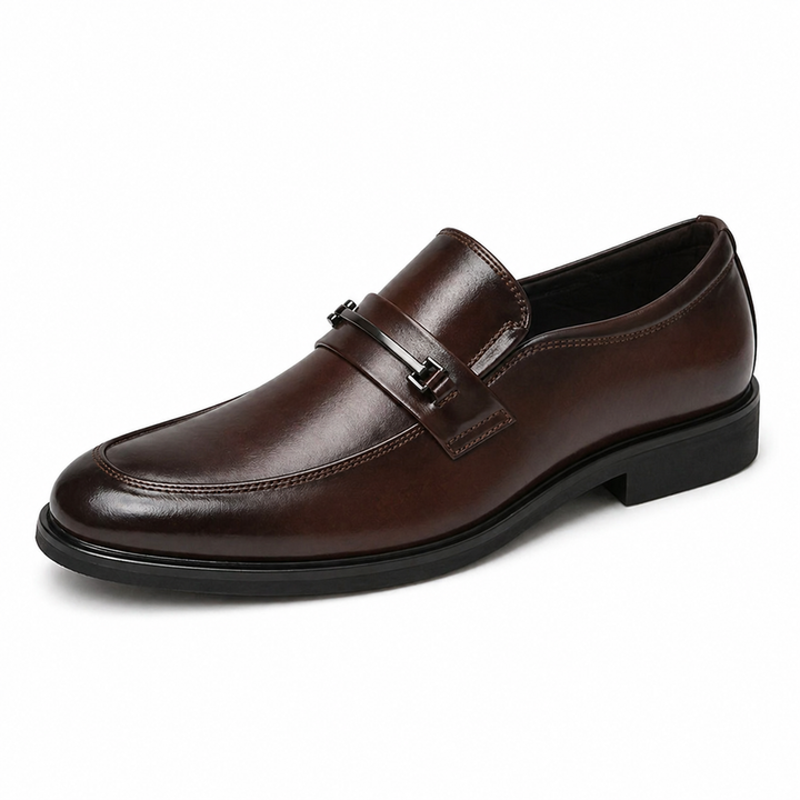 Herren-Loafer aus Leder mit Metallschnalle und abgerundeter Spitze