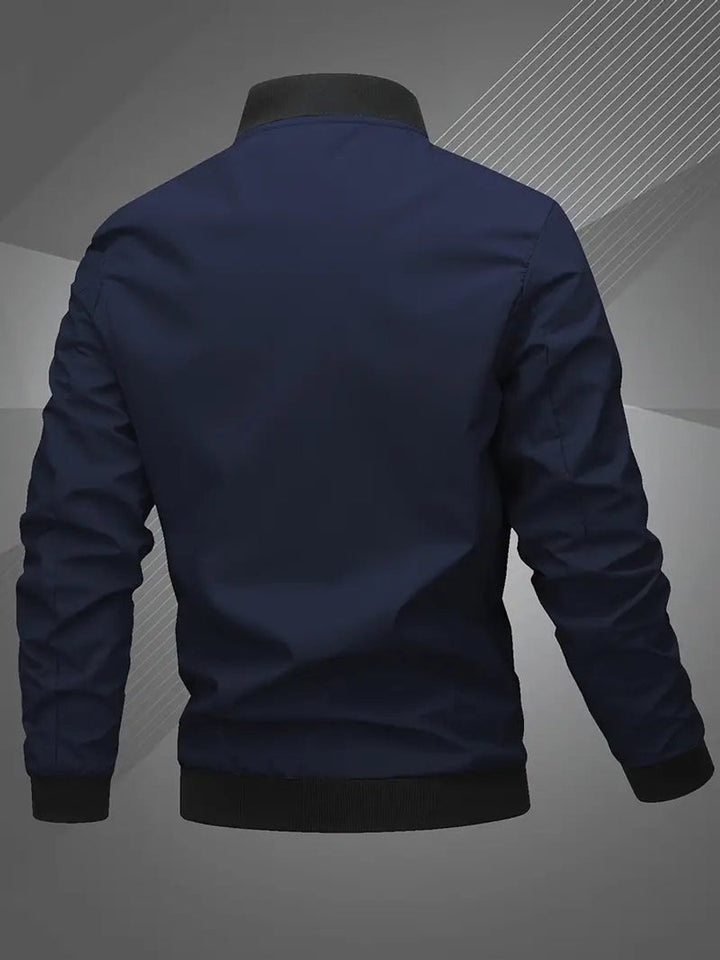 Sportliche leichte Bomberjacke für Herren mit Reißverschluss und Taschen