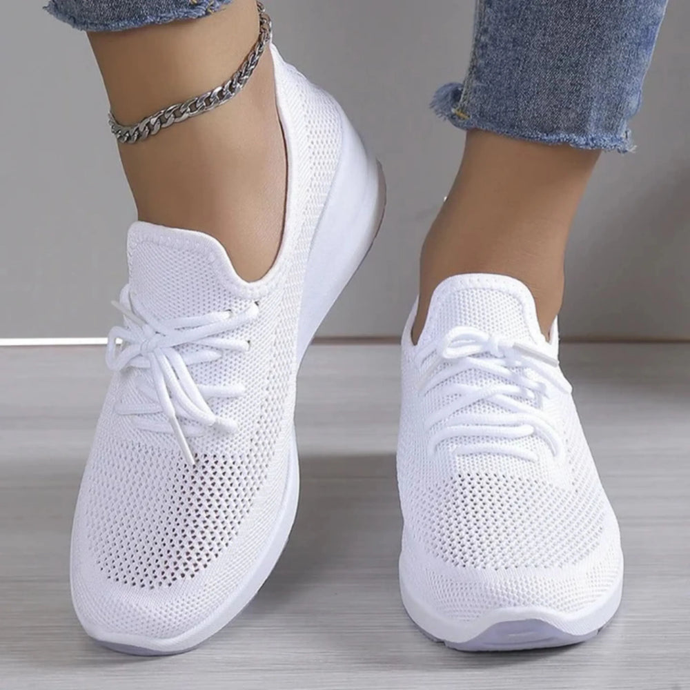 Chaussures Bérénice pour femme slip-on orthopédiques, légères et respirantes pour un enfilage rapide au quotidien.