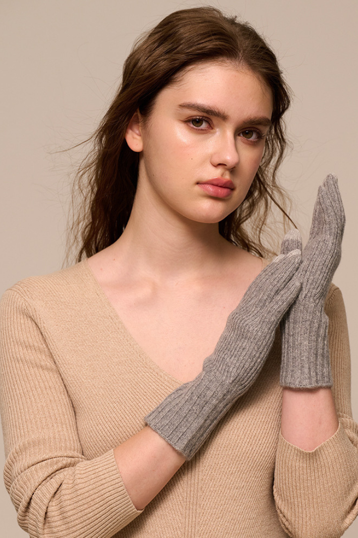 Guanti da donna in misto cashmere – maglia a coste con polsino lungo