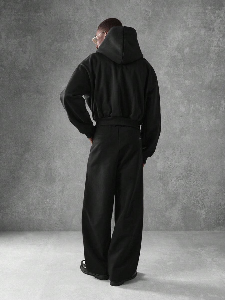 Kurzer Herren-Kapuzenpullover mit Reißverschluss, Kordelzug und Vordertaschen