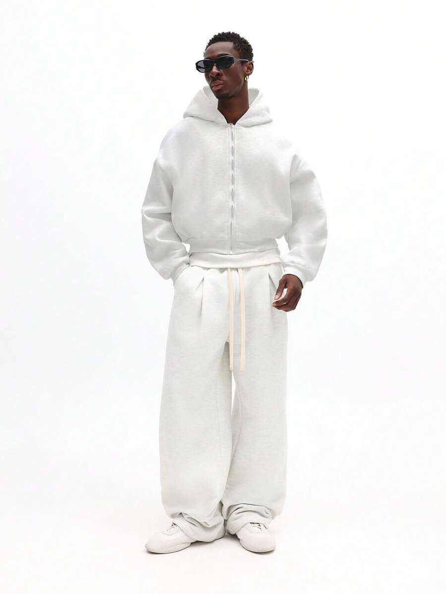 Kurzer Herren-Kapuzenpullover mit Reißverschluss, Kordelzug und Vordertaschen