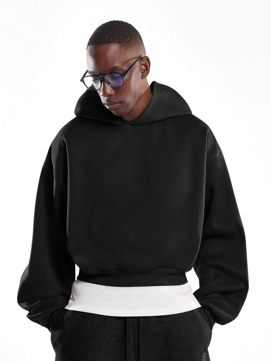 Kurzer Herren-Hoodie zum Überziehen mit langen Ärmeln und Rippbündchen