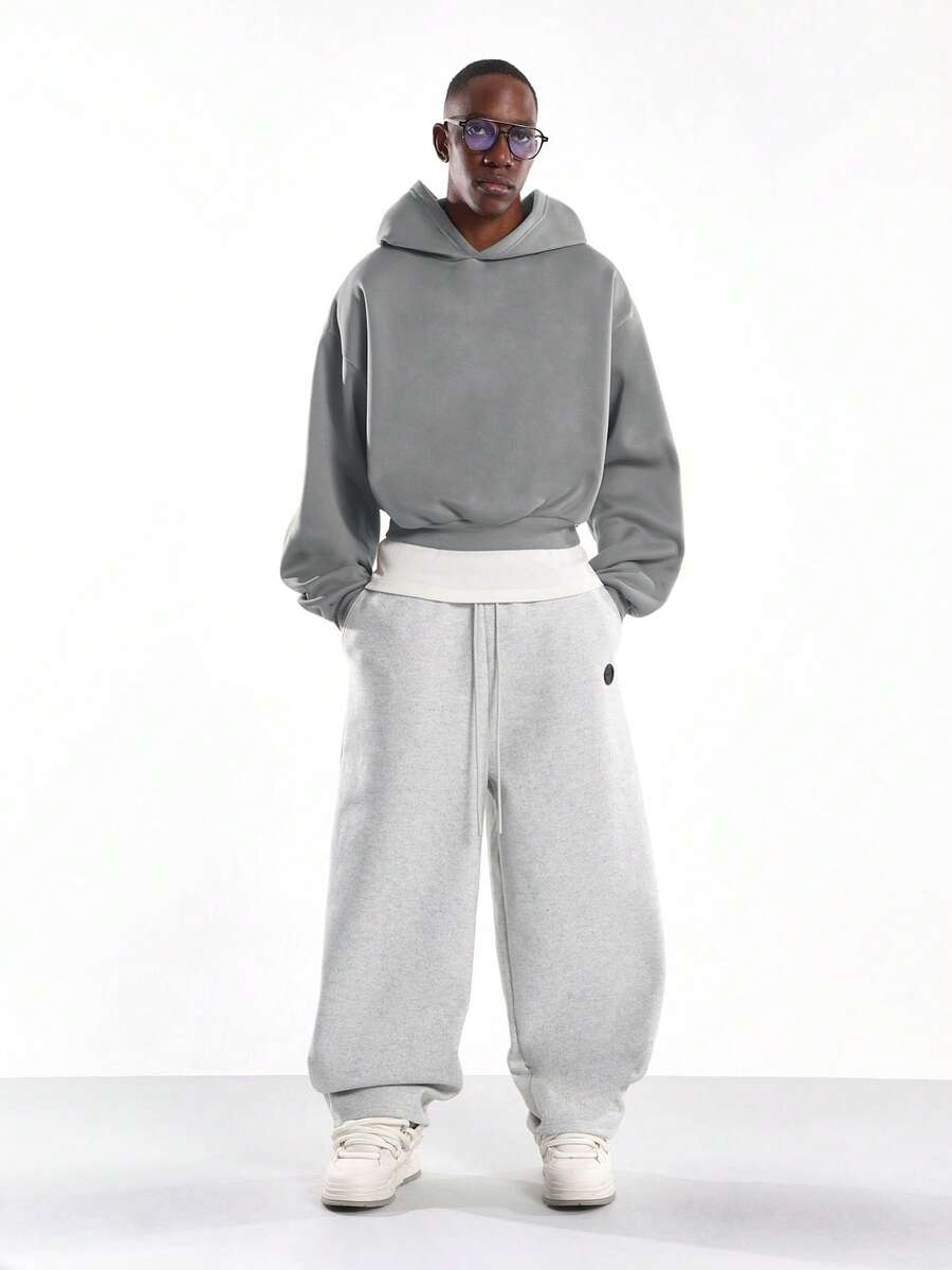 Kurzer Herren-Hoodie zum Überziehen mit langen Ärmeln und Rippbündchen
