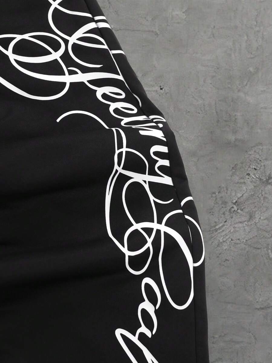Herren-Trainingsanzug mit Rundhalsausschnitt, Gothic-Print und weiter Hose