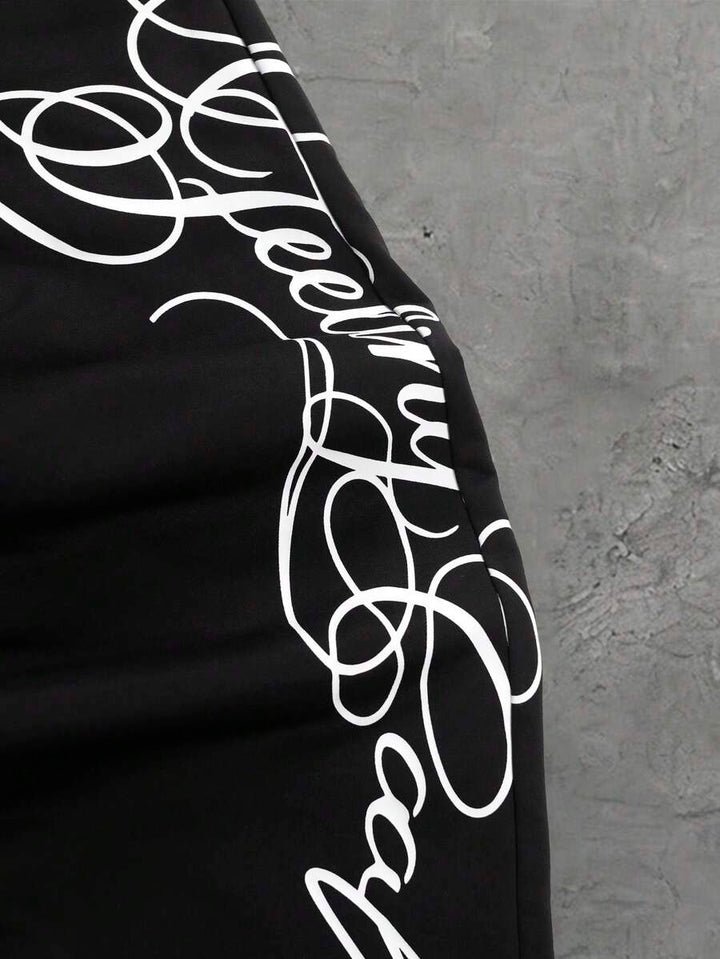 Herren-Trainingsanzug mit Rundhalsausschnitt, Gothic-Print und weiter Hose