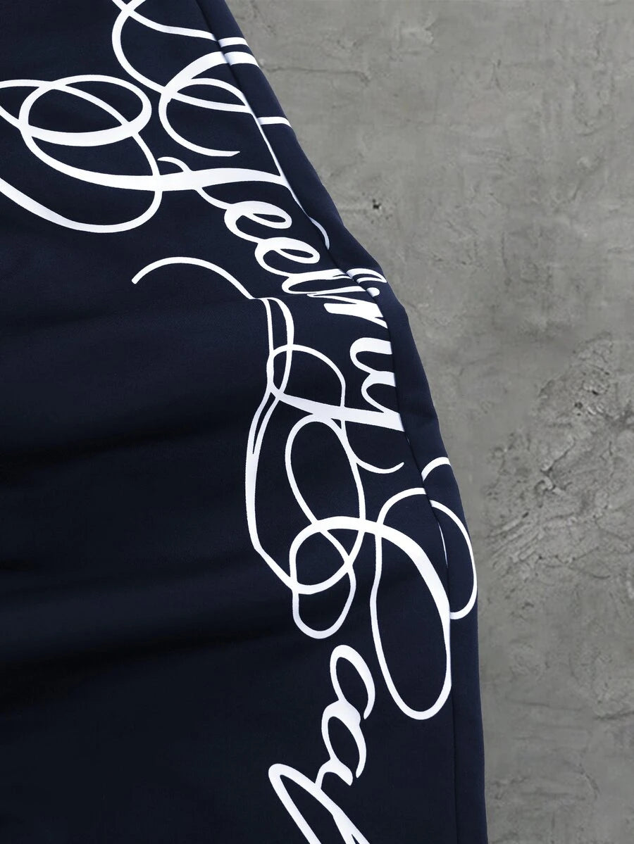 Herren-Trainingsanzug mit Rundhalsausschnitt, Gothic-Print und weiter Hose