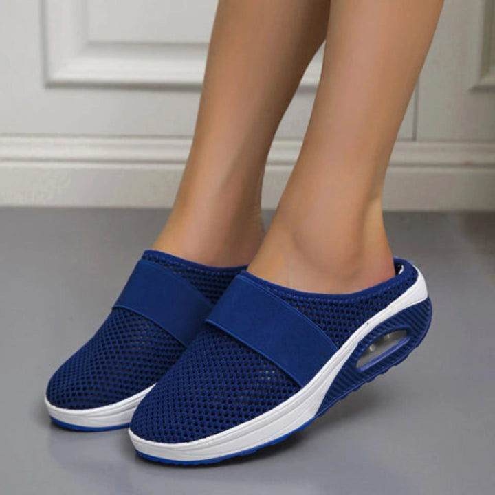 Chaussons Marguerite pour femme ergonomiques avec semelle antidérapante, soutien optimal pour la maison et les promenades douces.