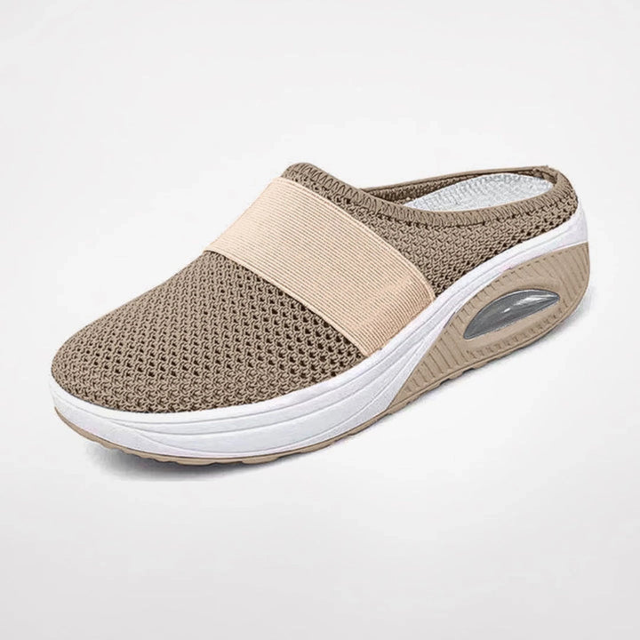 Chaussons Marguerite pour femme ergonomiques avec semelle antidérapante, soutien optimal pour la maison et les promenades douces.