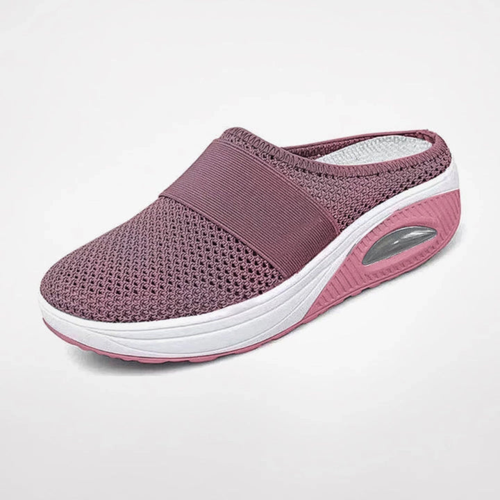 Chaussons Marguerite pour femme ergonomiques avec semelle antidérapante, soutien optimal pour la maison et les promenades douces.