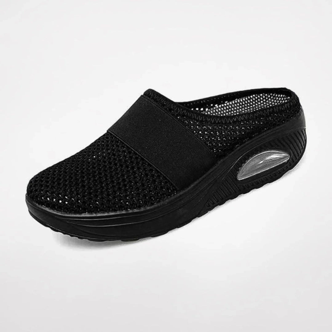 Chaussons Marguerite pour femme ergonomiques avec semelle antidérapante, soutien optimal pour la maison et les promenades douces.