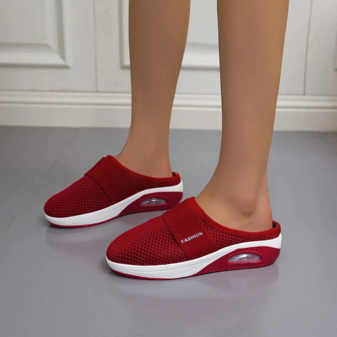 Chaussons Marguerite pour femme ergonomiques avec semelle antidérapante, soutien optimal pour la maison et les promenades douces.