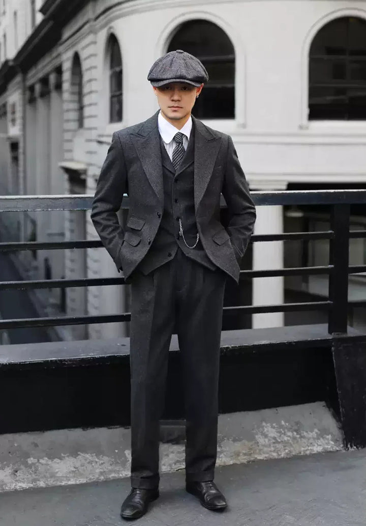 Costume Trois Pièces Homme Coupe Moderne en Chevrons avec Col Notch et Poches à Rabat