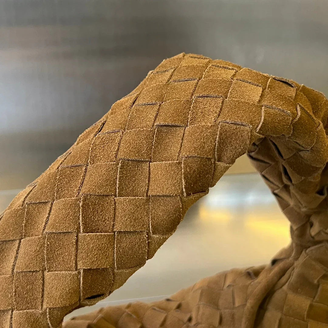 Hobo-Handtasche für Damen aus geflochtenem Wildleder mit breitem Riemen