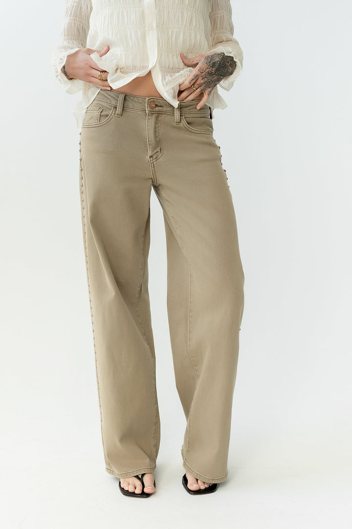 Jean Droit Clouté Femme – Taille Haute en Coton Mélangé