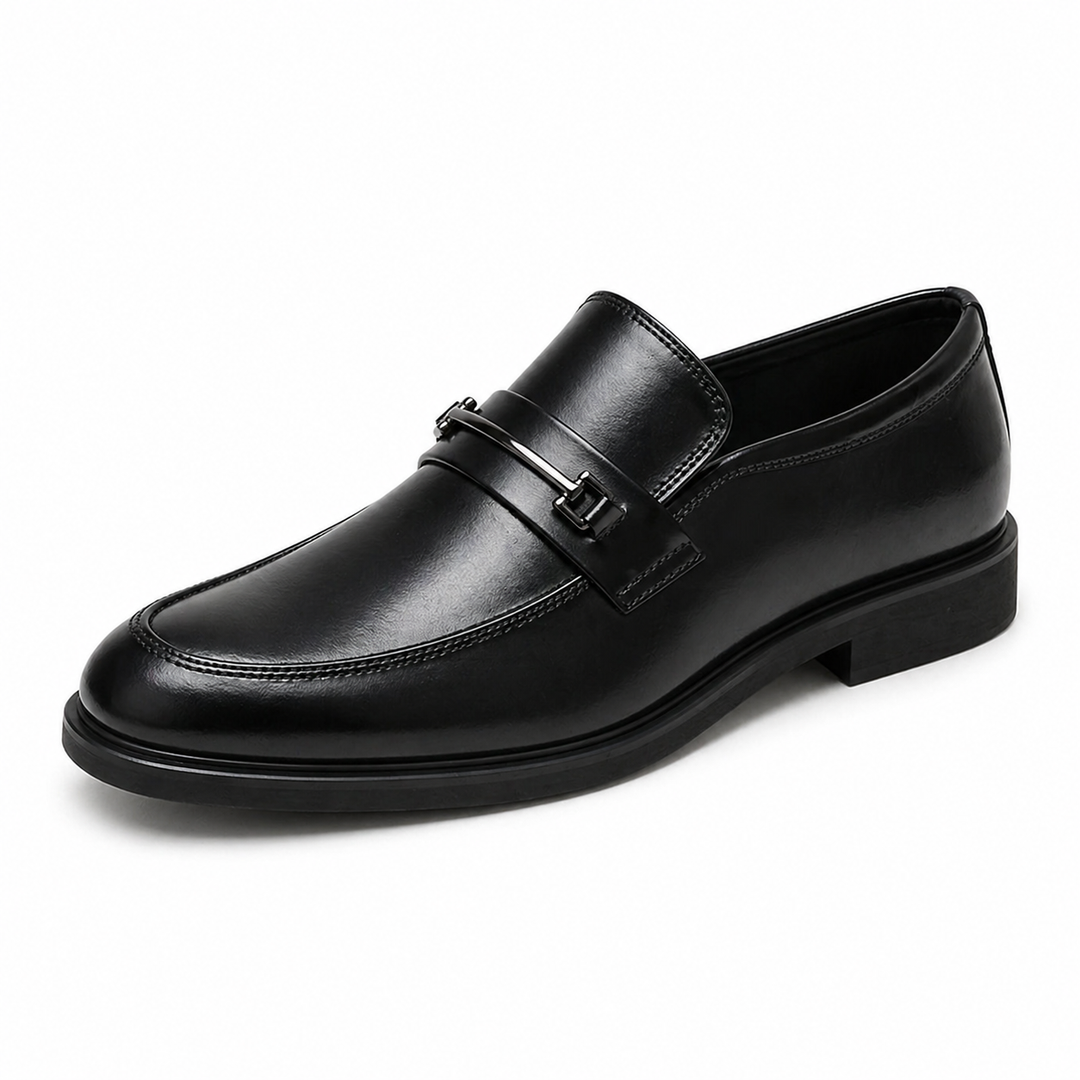 Herren-Loafer aus Leder mit Metallschnalle und abgerundeter Spitze