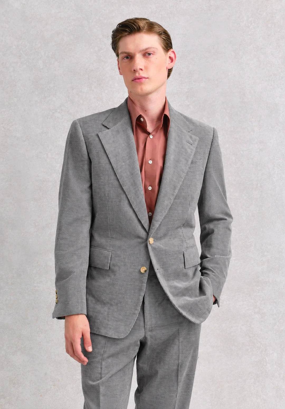Abito da uomo a due pezzi regular fit in velluto a coste con rever classico e giacca a due bottoni