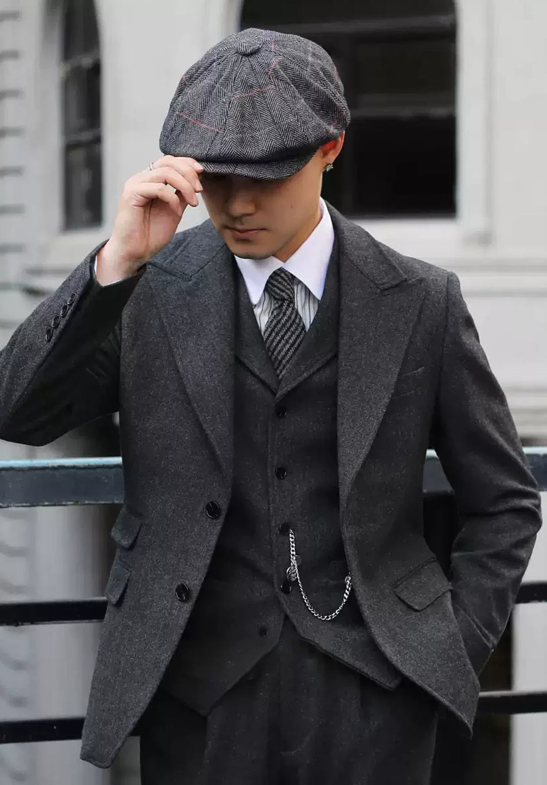 Costume Trois Pièces Homme Coupe Moderne en Chevrons avec Col Notch et Poches à Rabat