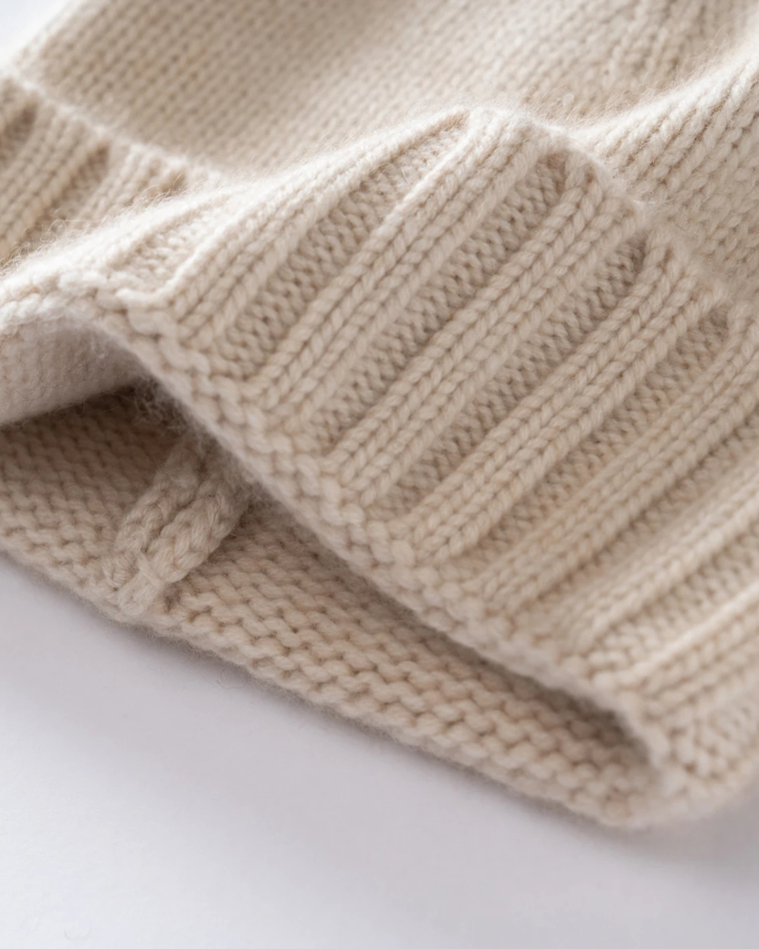 Berretto da donna in cashmere con risvolto a coste
