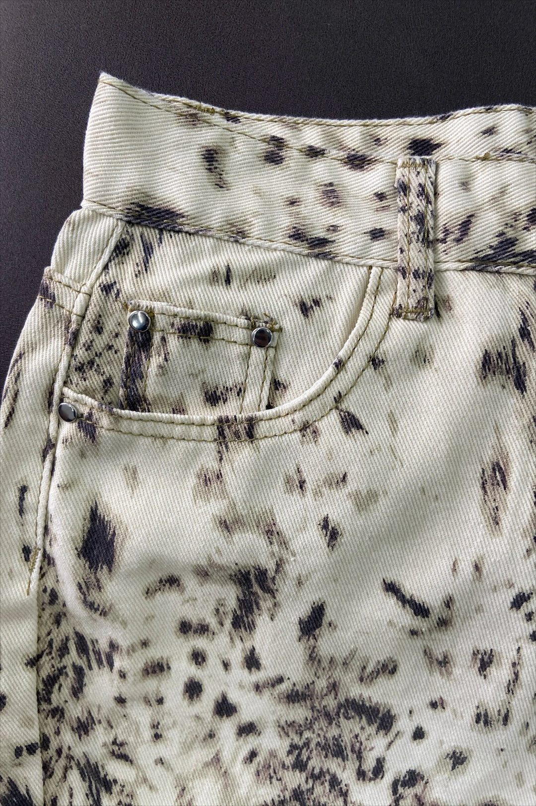 Jeans met luipaardprint, wijde pijpen - hoge taille, los model