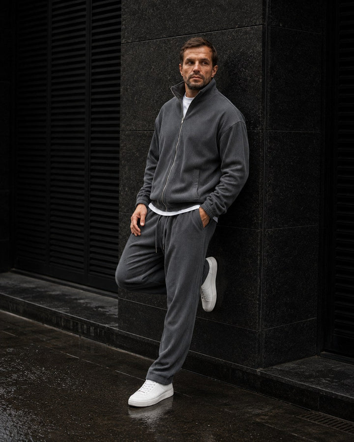Tuta da uomo con zip integrale, collo alto e pantaloni affusolati