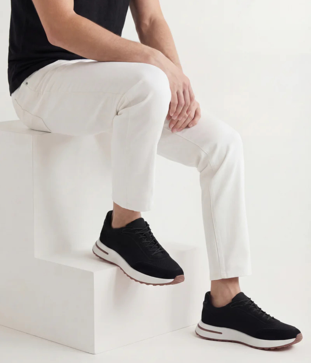 Baskets Homme Noir Suede & Mesh Basses de Marche avec Semelle Blanche