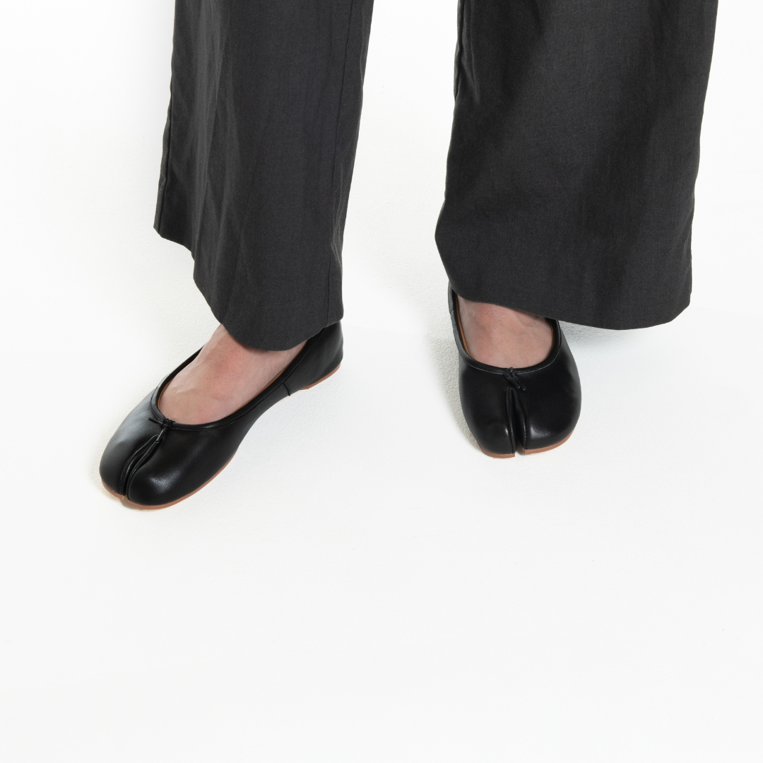 Women's Leather Tabi Flats with Split Toe and Flat Heel