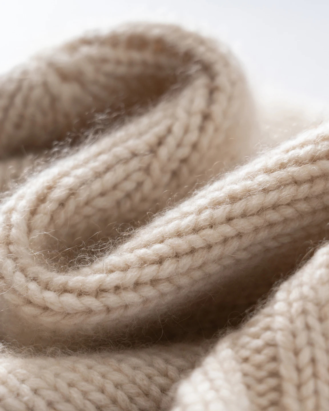 Berretto da donna in cashmere con risvolto a coste
