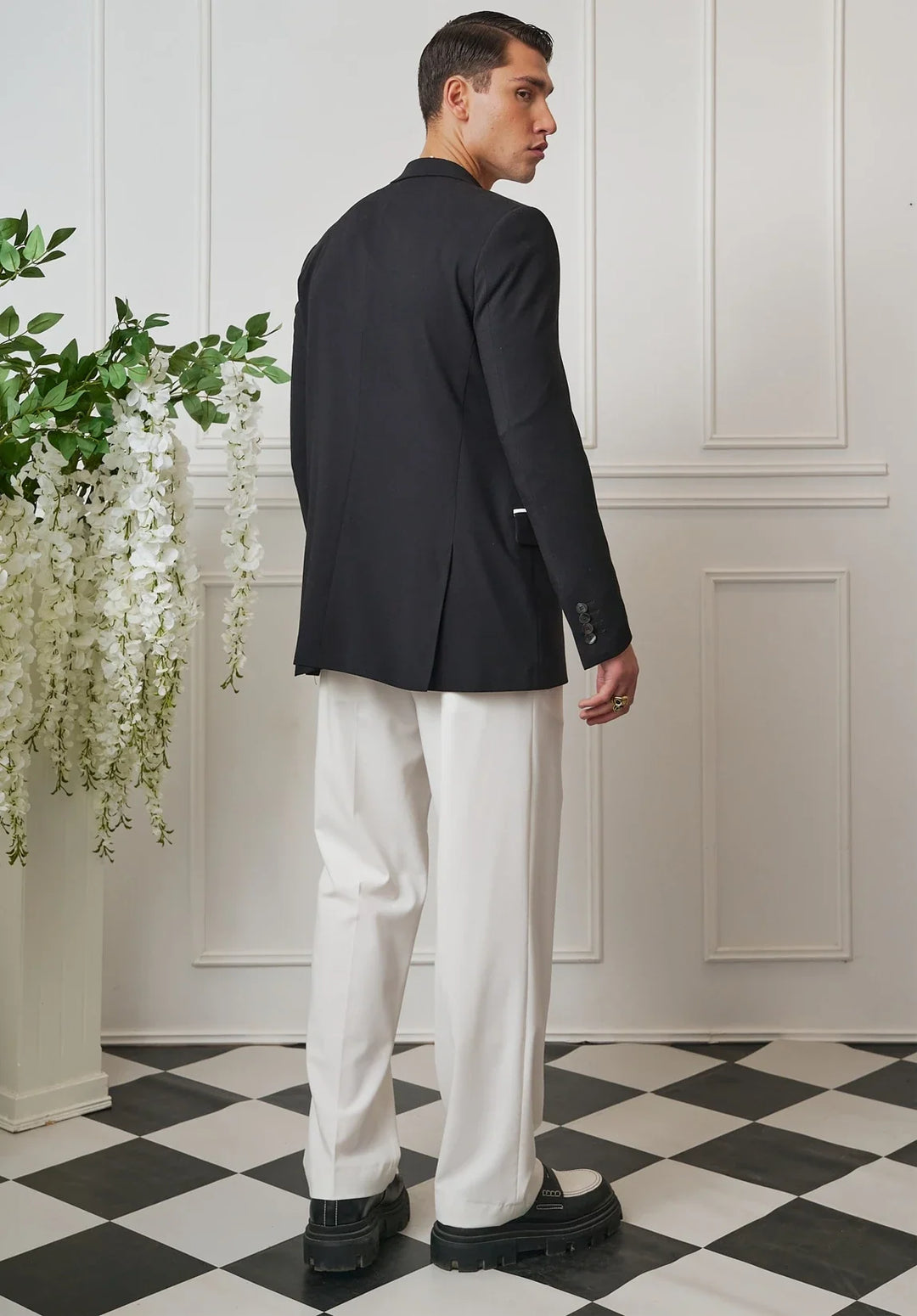Completo da uomo regular fit a due pezzi con rever a scialle a contrasto e cintura
