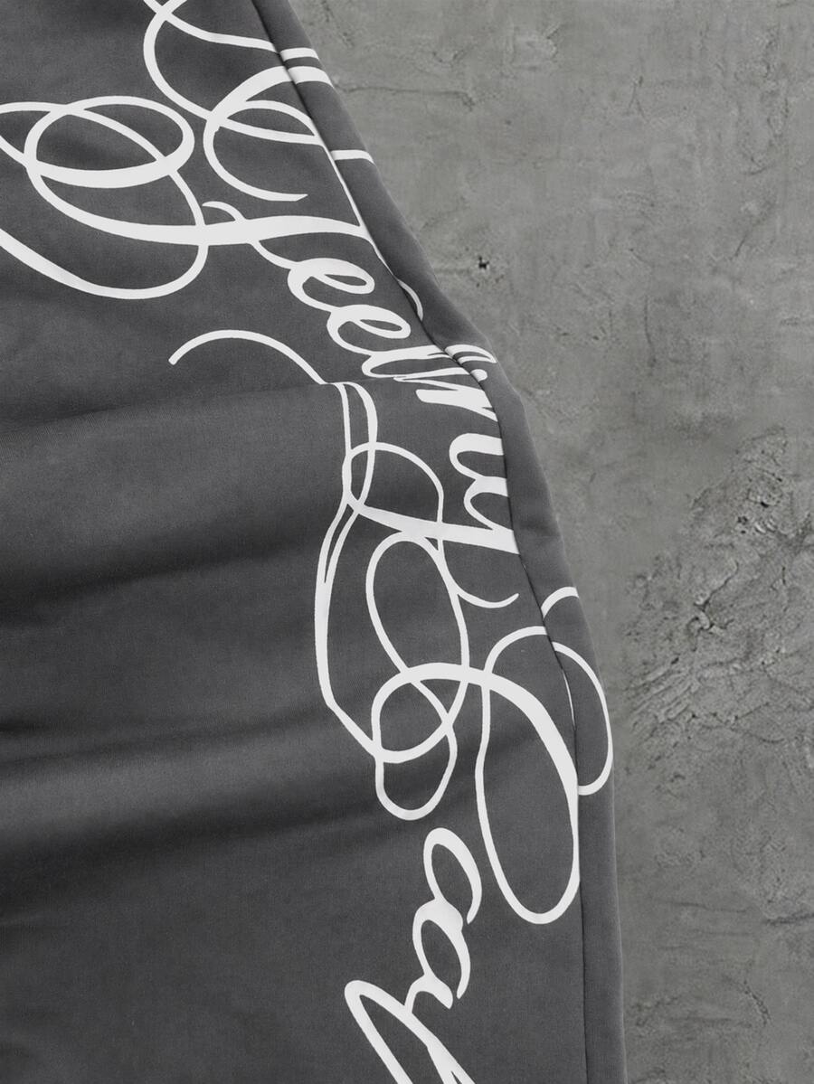 Herren-Trainingsanzug mit Rundhalsausschnitt, Gothic-Print und weiter Hose