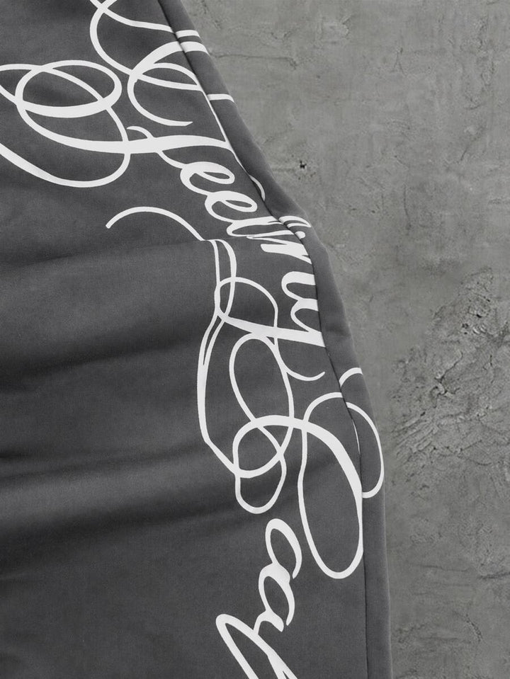 Herren-Trainingsanzug mit Rundhalsausschnitt, Gothic-Print und weiter Hose