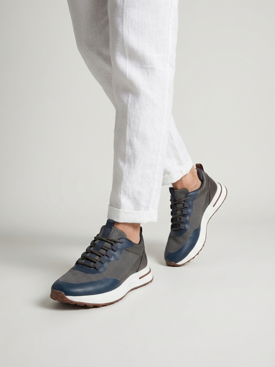 Baskets Homme Bleu Marine Fused Mesh Basses de Marche avec Semelle Blanche