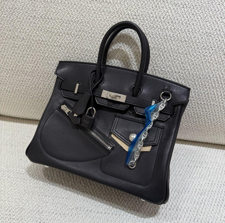 Women's full-grain leather handbag with padlock clasp and chain