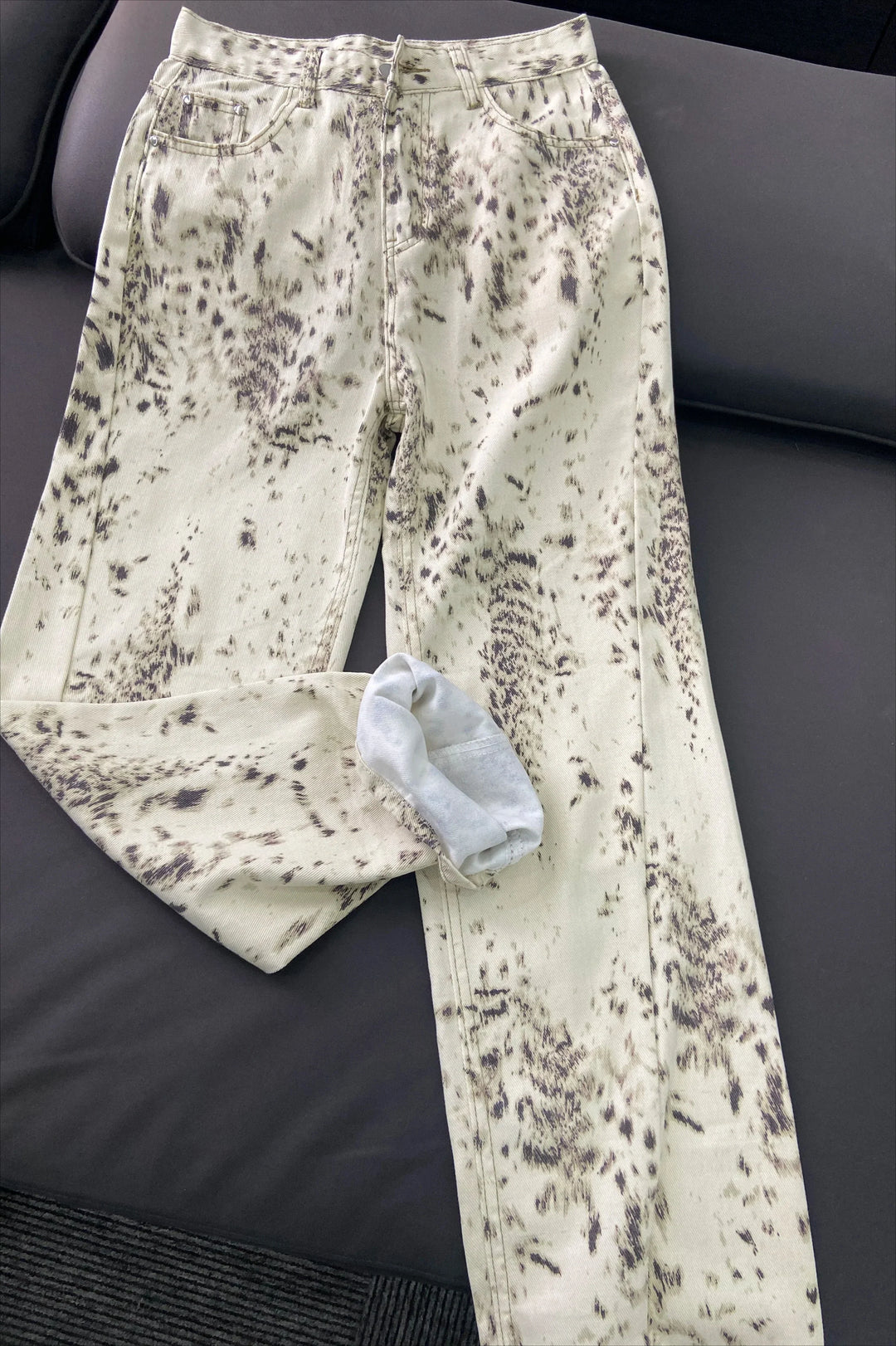 Jeans met luipaardprint, wijde pijpen - hoge taille, los model