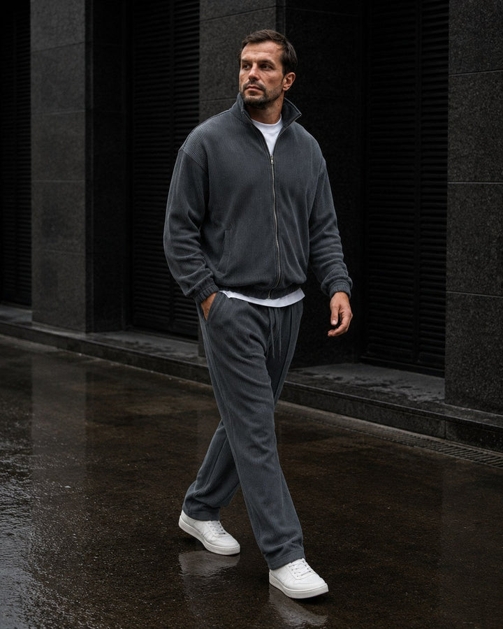 Tuta da uomo con zip integrale, collo alto e pantaloni affusolati
