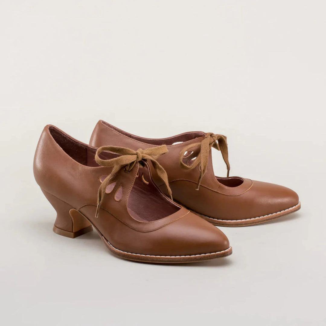 Chaussures Clémentine pour femme à talons orthopédiques, semelle intégrée réduisant la pression pour une élégance confortable.