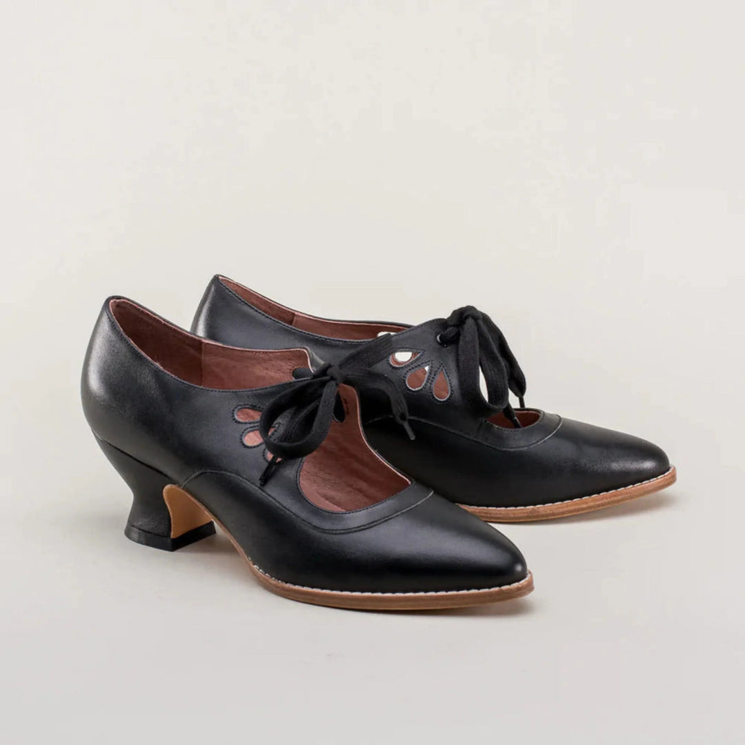 Chaussures Clémentine pour femme à talons orthopédiques, semelle intégrée réduisant la pression pour une élégance confortable.