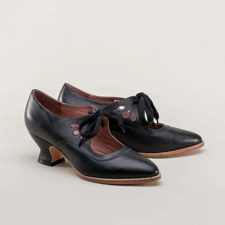 Chaussures Clémentine pour femme à talons orthopédiques, semelle intégrée réduisant la pression pour une élégance confortable.