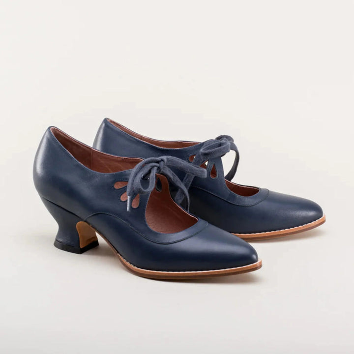 Chaussures Clémentine pour femme à talons orthopédiques, semelle intégrée réduisant la pression pour une élégance confortable.