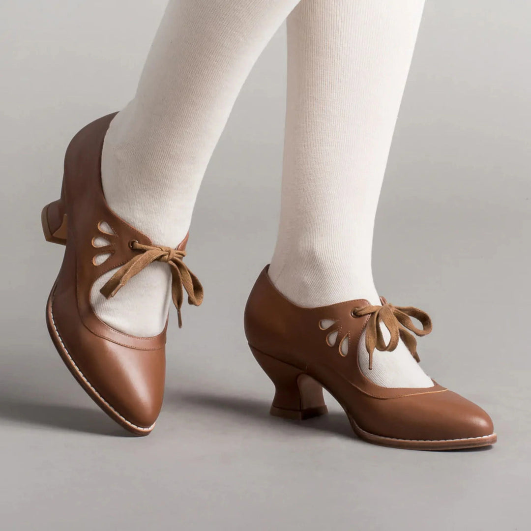 Chaussures Clémentine pour femme à talons orthopédiques, semelle intégrée réduisant la pression pour une élégance confortable.