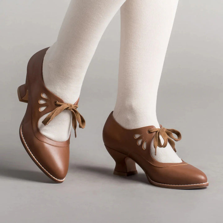 Chaussures Clémentine pour femme à talons orthopédiques, semelle intégrée réduisant la pression pour une élégance confortable.