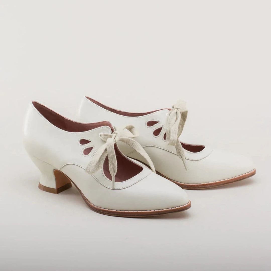 Chaussures Clémentine pour femme à talons orthopédiques, semelle intégrée réduisant la pression pour une élégance confortable.