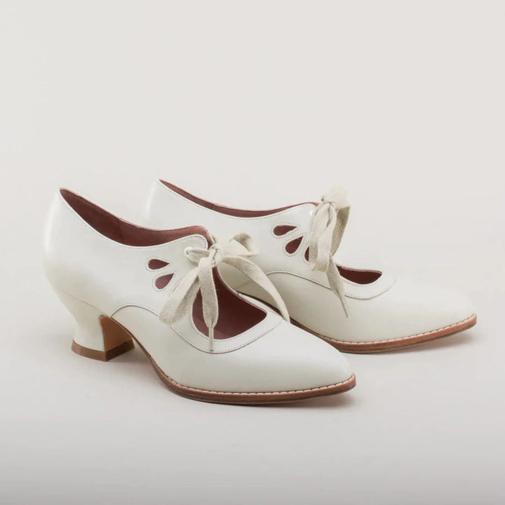 Chaussures Clémentine pour femme à talons orthopédiques, semelle intégrée réduisant la pression pour une élégance confortable.