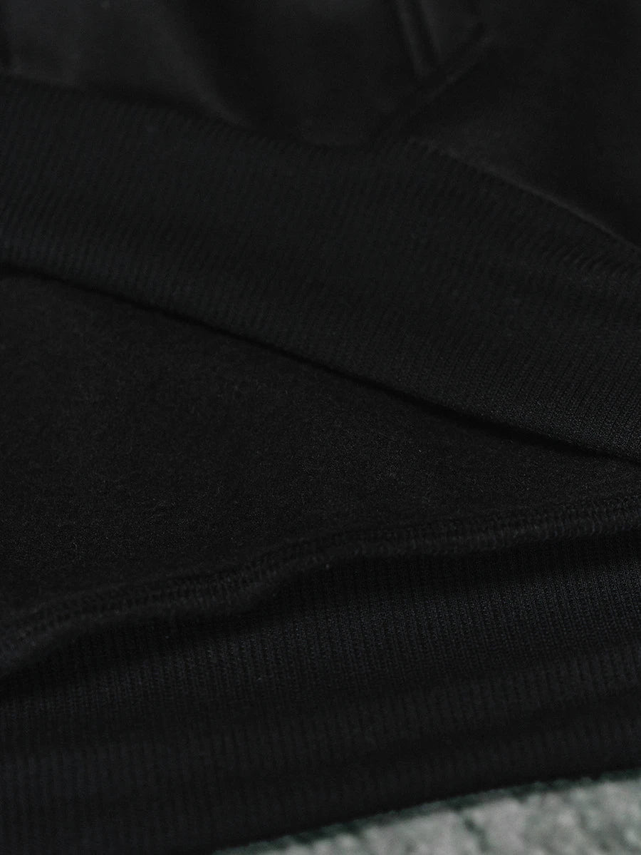 Herren-Trainingsanzug mit Kapuze und Reißverschluss sowie Hose mit kontrastierenden Streifen