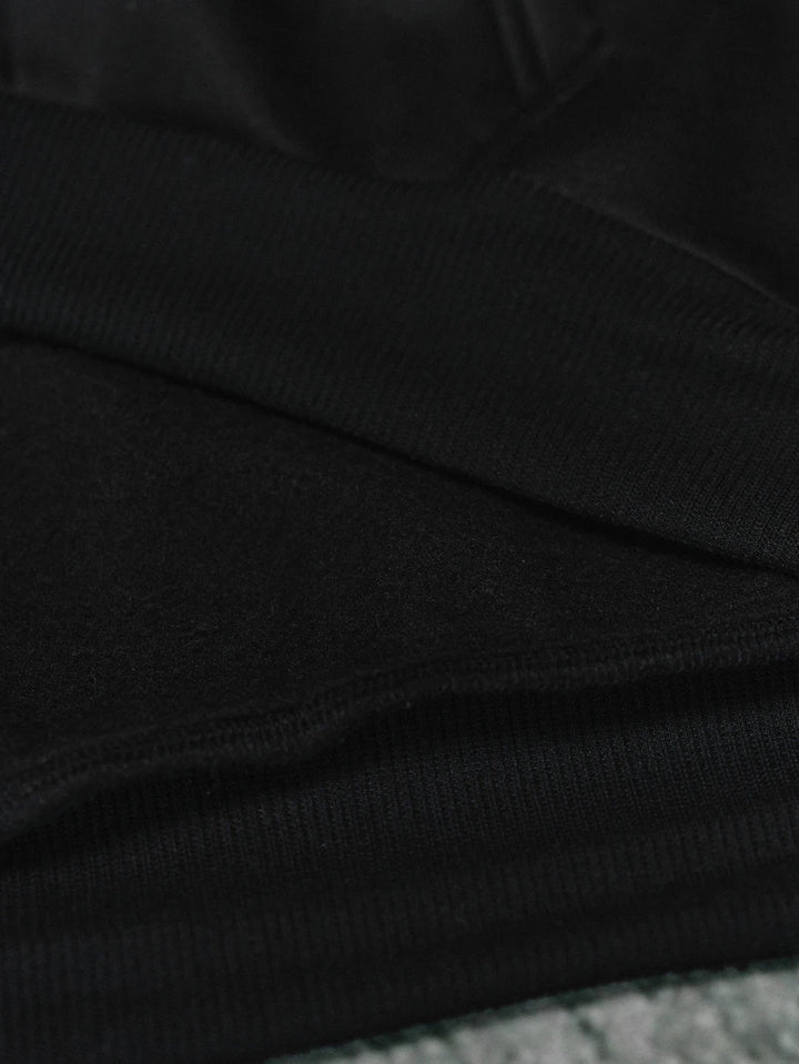 Herren-Trainingsanzug mit Kapuze und Reißverschluss sowie Hose mit kontrastierenden Streifen